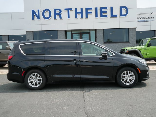 Used 2024 Chrysler Pacifica Touring-L