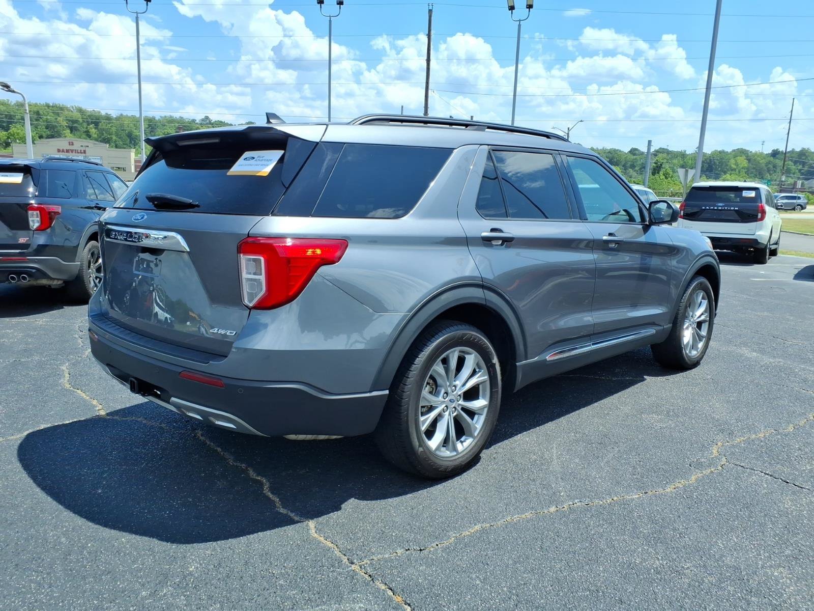 Certified 2024 Ford Explorer XLT w/ Equipment Group 202A AWD/4WD image 8