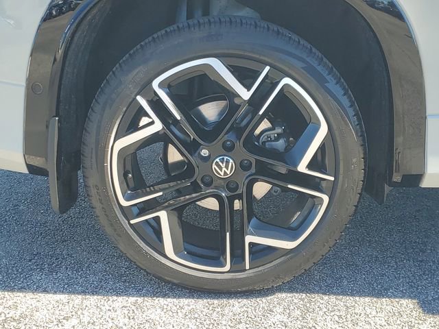 Used 2025 Volkswagen Tiguan SEL R-Line image 5