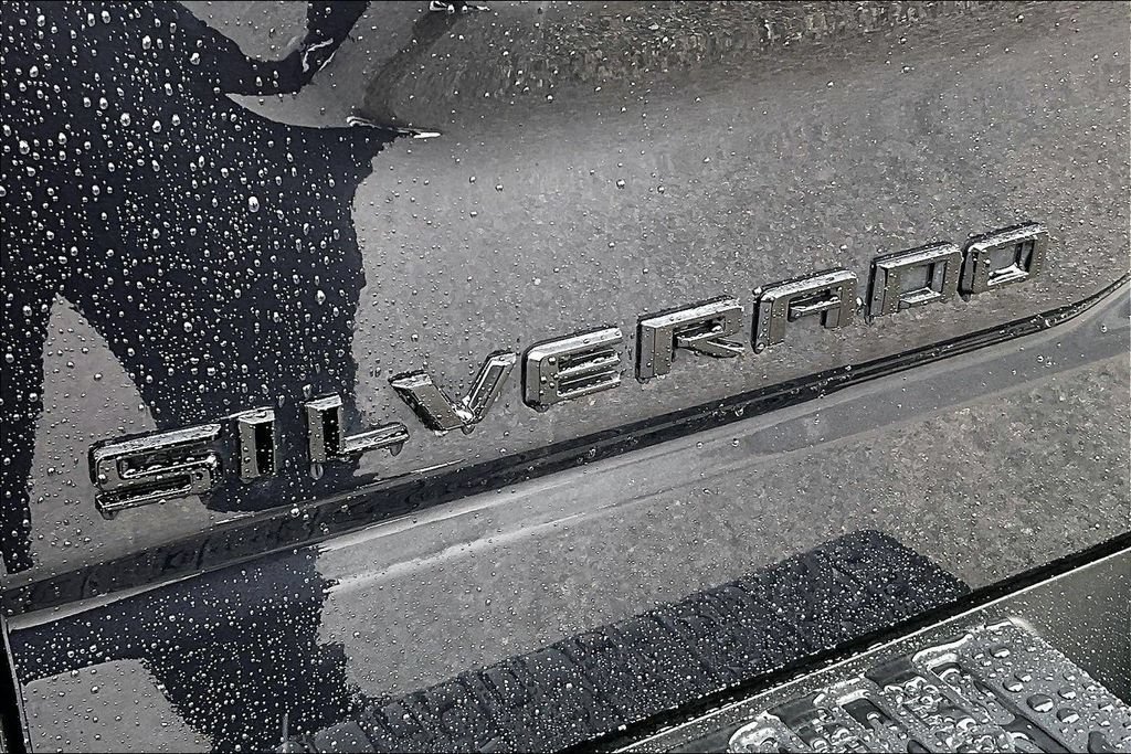 Used 2024 Chevrolet Silverado 1500 High Country w/ High Country Premium Package AWD/4WD image 8