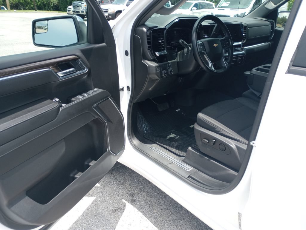 Used 2025 Chevrolet Silverado 1500 LT RWD image 11