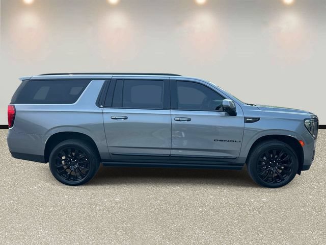 Used 2022 GMC Yukon XL Denali AWD/4WD image 4