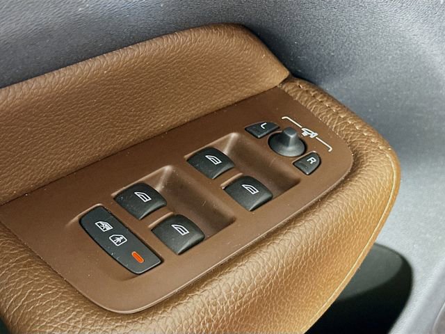 Used 2019 Volvo XC60 T5 Momentum w/ Multimedia Package image 7