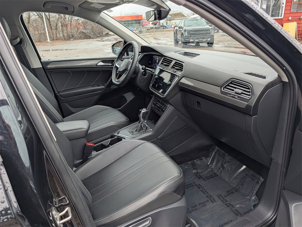 Used 2023 Volkswagen Tiguan SE image 8