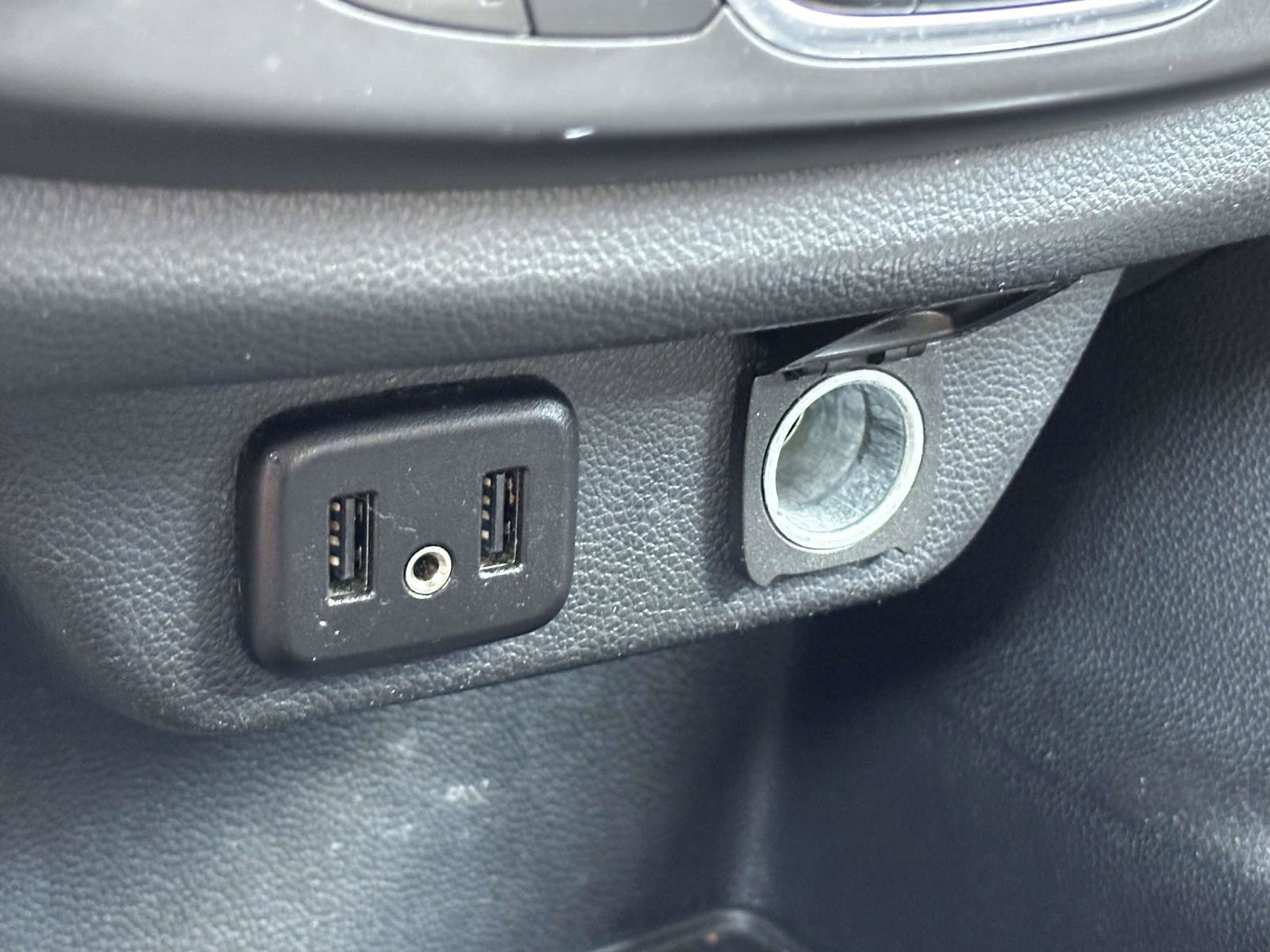 Used 2019 Chevrolet Traverse LT FWD image 18