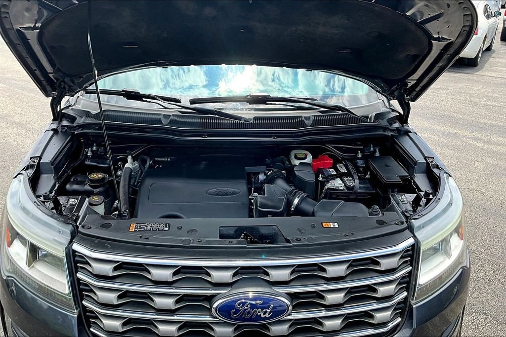 Certified 2017 Ford Explorer XLT AWD/4WD image 32