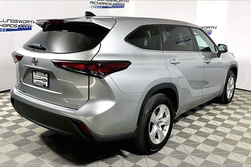 Used 2024 Toyota Highlander LE image 9