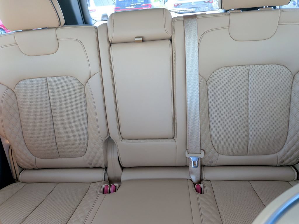 Used 2023 Jeep Grand Cherokee Summit AWD/4WD image 8