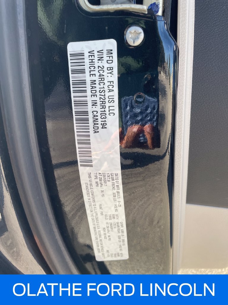 Used 2024 Chrysler Pacifica Limited FWD image 15