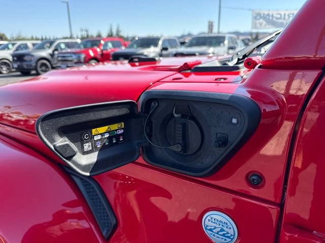 Used 2022 Jeep Wrangler Unlimited Sahara w/ Cold Weather Group AWD/4WD image 12