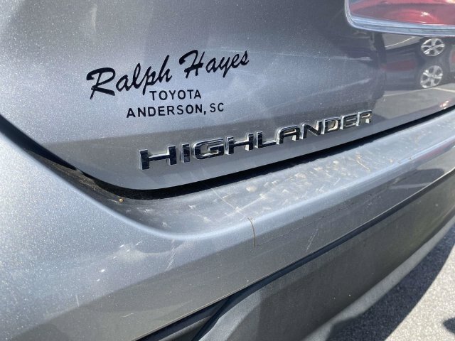 Used 2022 Toyota Highlander XLE FWD image 11