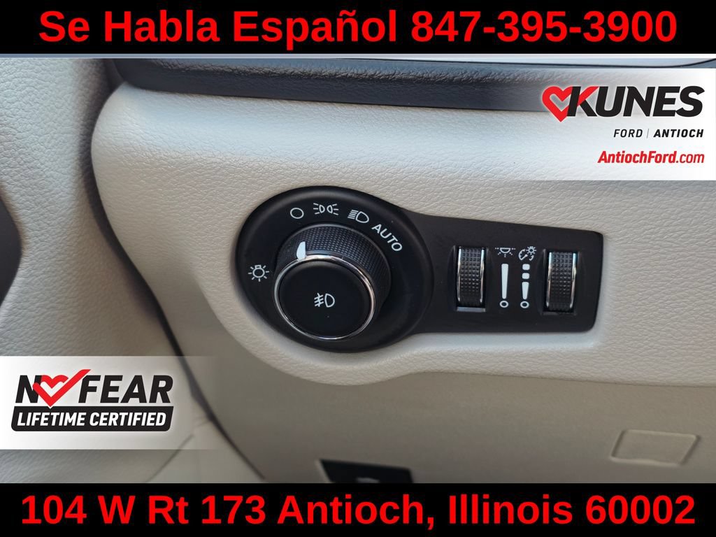 Used 2023 Chrysler Pacifica Touring-L FWD image 36