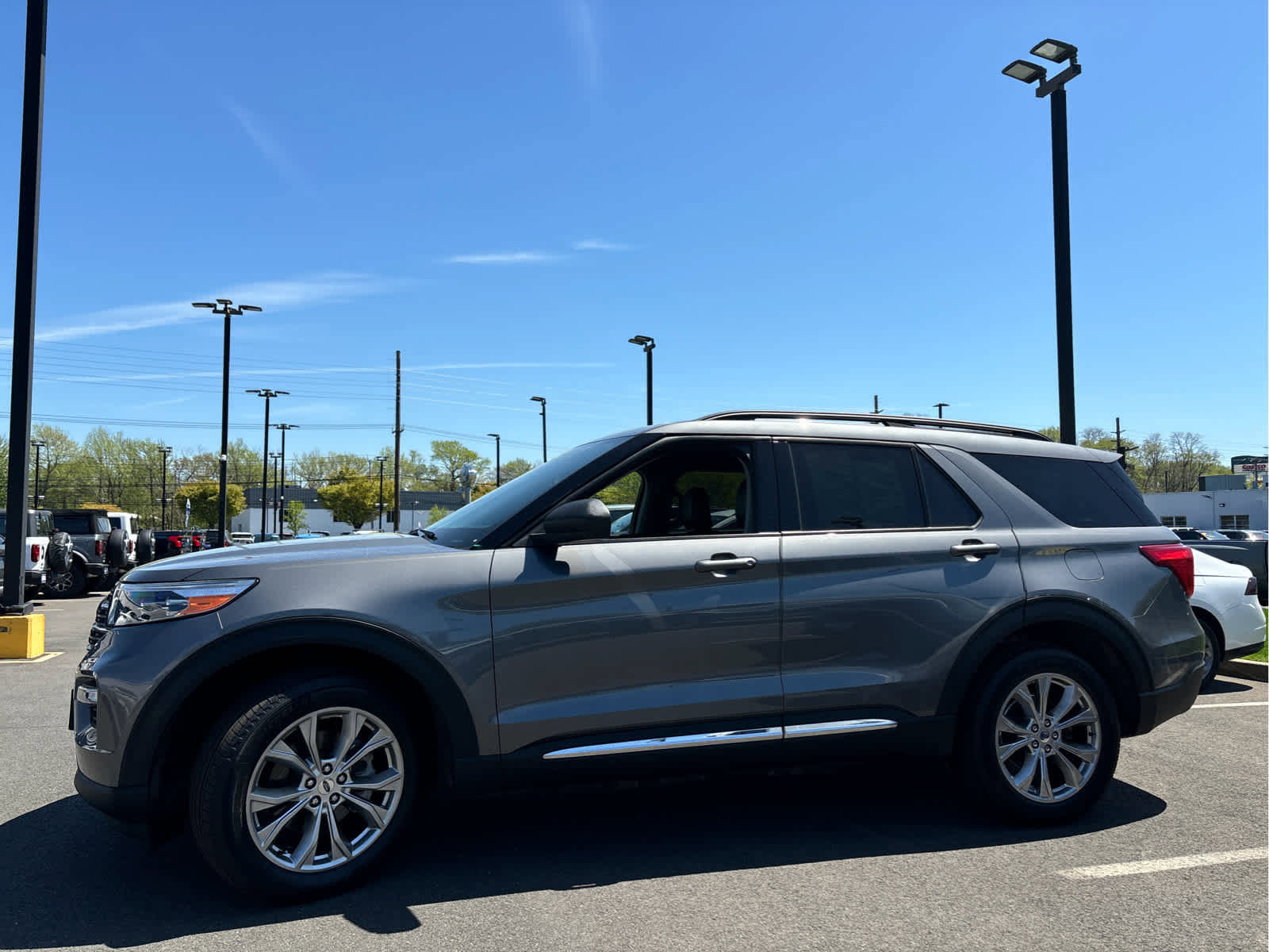 Certified 2023 Ford Explorer XLT w/ Equipment Group 202A AWD/4WD image 7