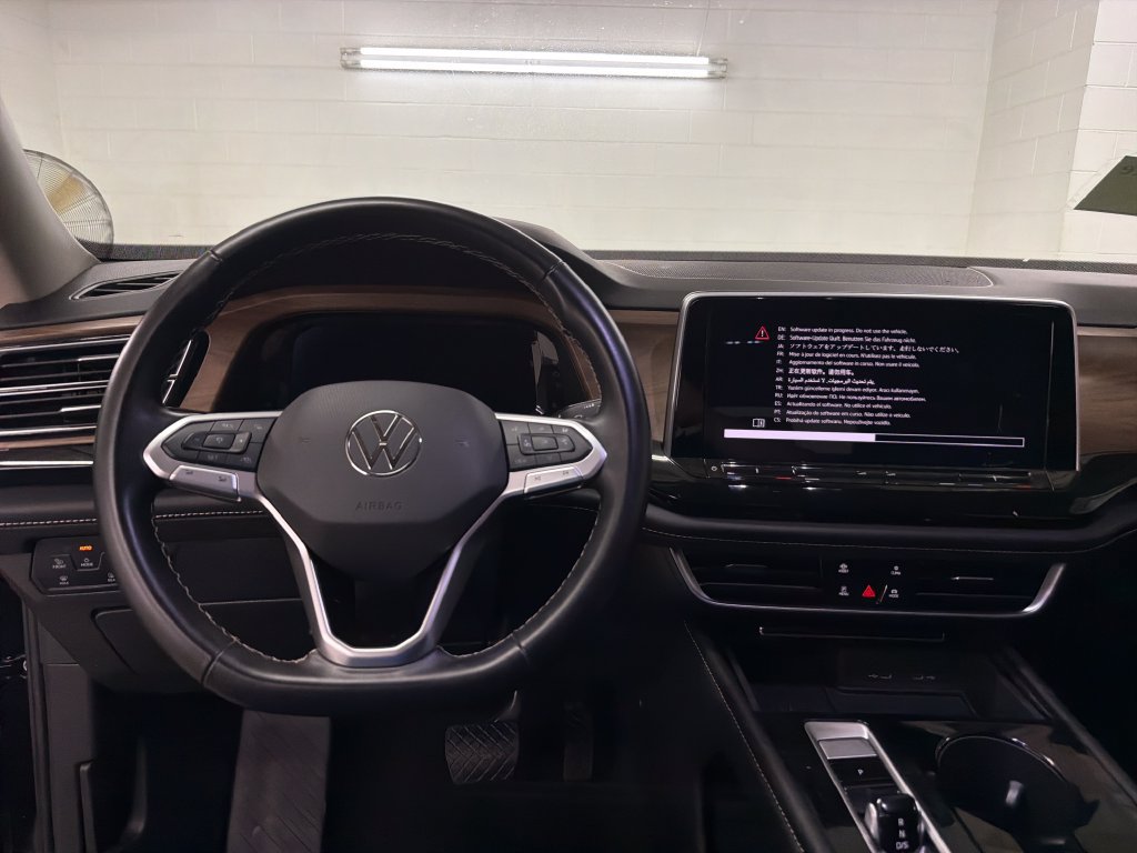Used 2025 Volkswagen Atlas SE FWD image 8
