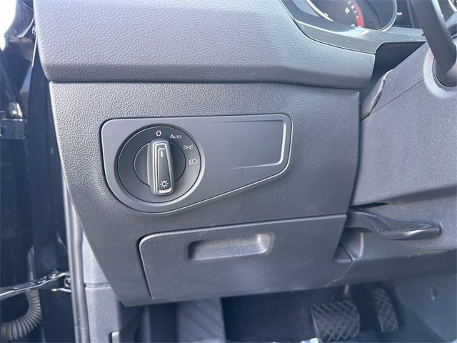 Used 2021 Volkswagen Tiguan SE image 29