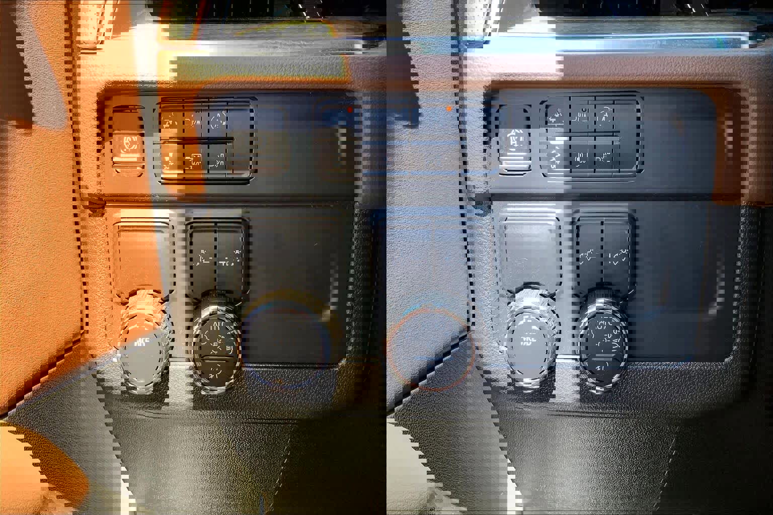 Used 2025 Chevrolet Tahoe High Country image 36