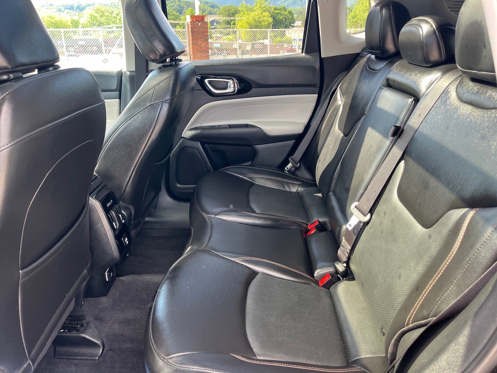 Used 2022 Jeep Compass Limited w/ Sun and Sound Group AWD/4WD image 19