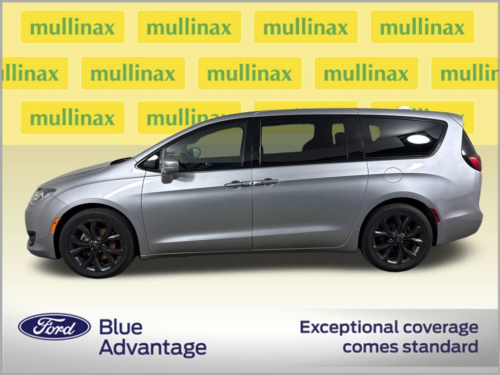 Used 2018 Chrysler Pacifica Touring Plus w/ S Appearance Package FWD image 10
