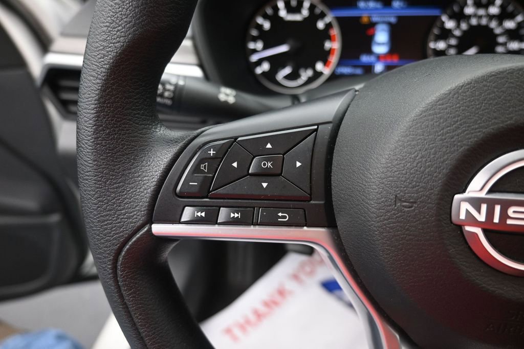 Used 2025 Nissan Altima 2.5 SV FWD image 15