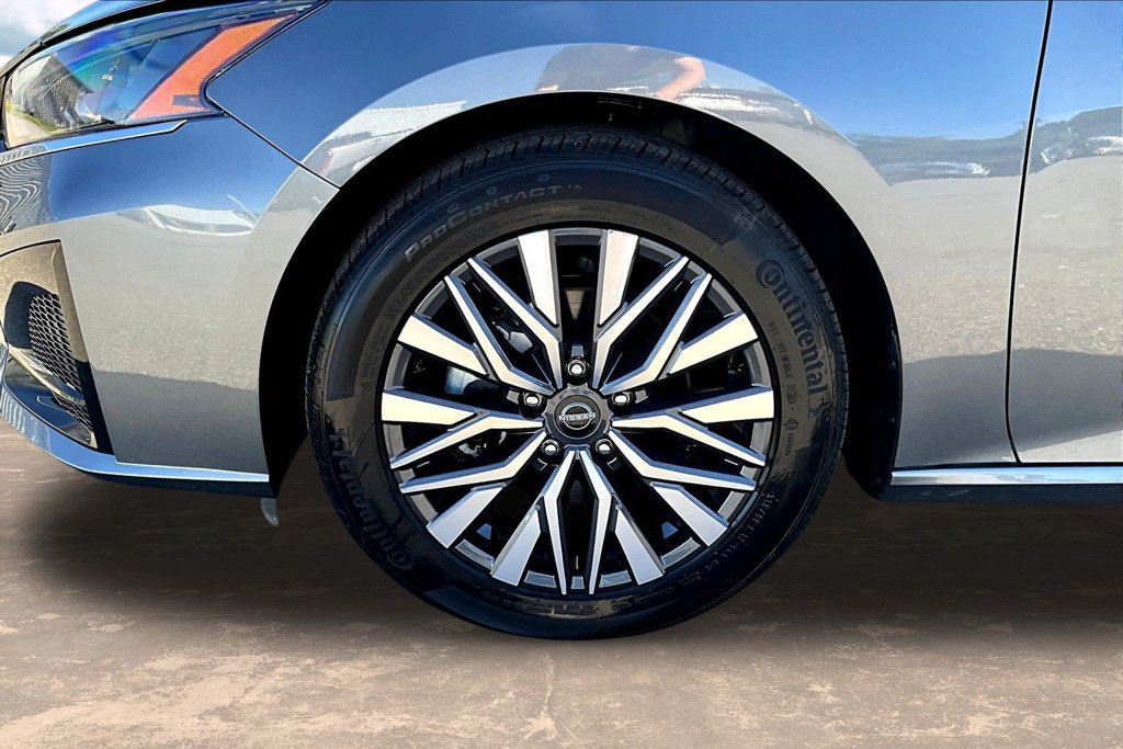 Used 2025 Nissan Altima 2.5 SV FWD image 35