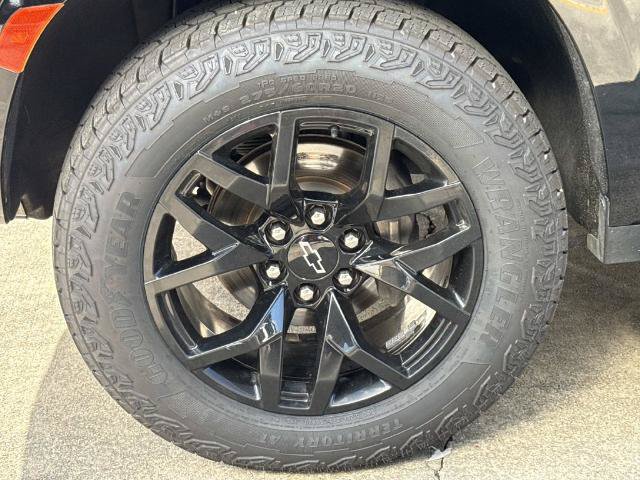 Used 2022 Chevrolet Tahoe Z71 w/ Z71 Off-Road Package AWD/4WD image 4