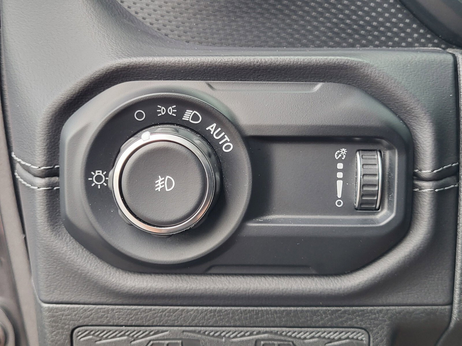 Used 2025 Jeep Wrangler Unlimited Rubicon image 24