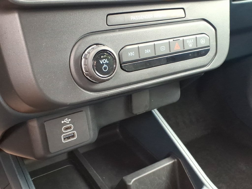 Certified 2025 Ford Maverick XL w/ Equipment Group 102A AWD/4WD image 12