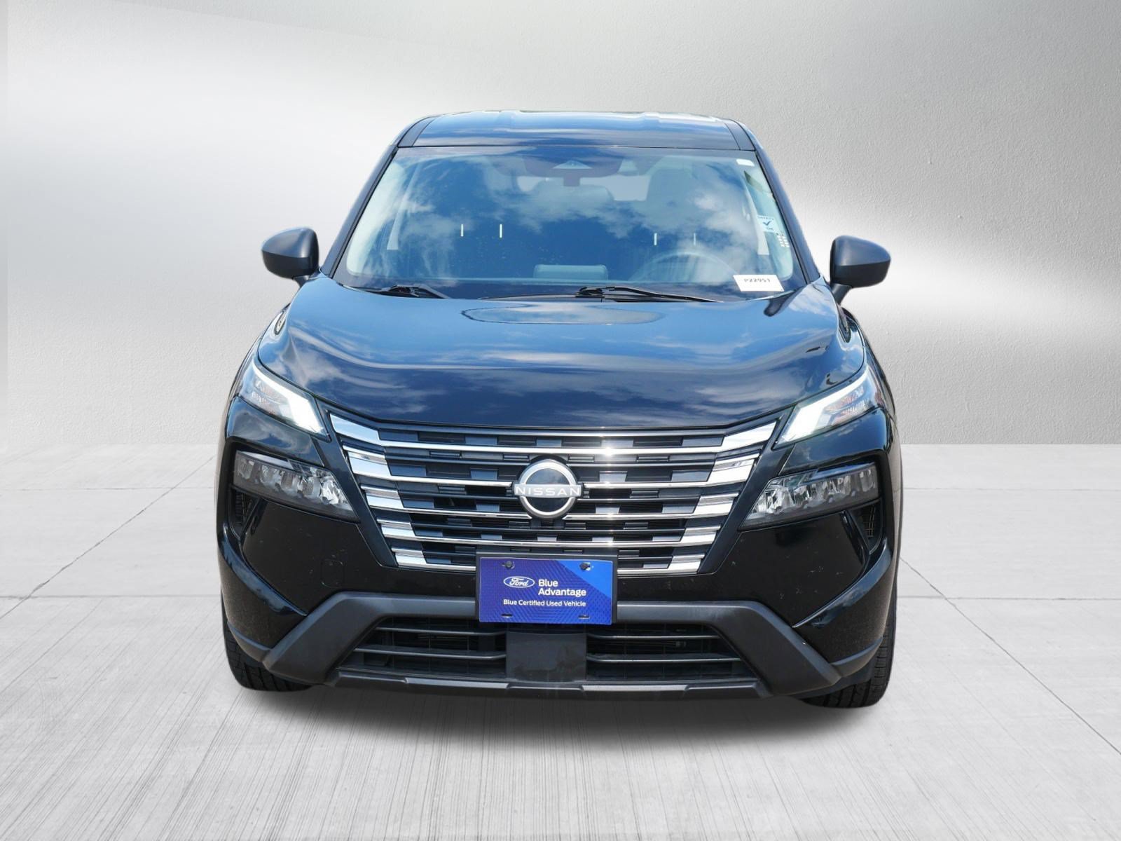 Used 2024 Nissan Rogue S AWD/4WD image 2