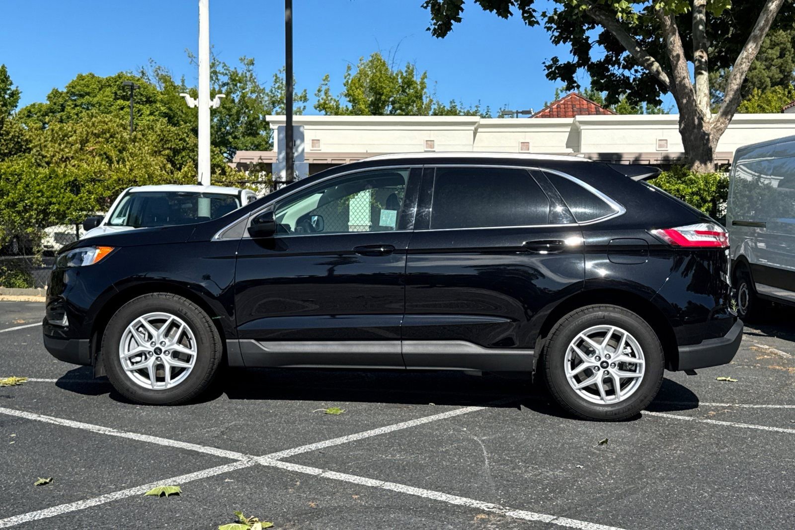 Certified 2024 Ford Edge SEL w/ Convenience Package AWD/4WD image 8