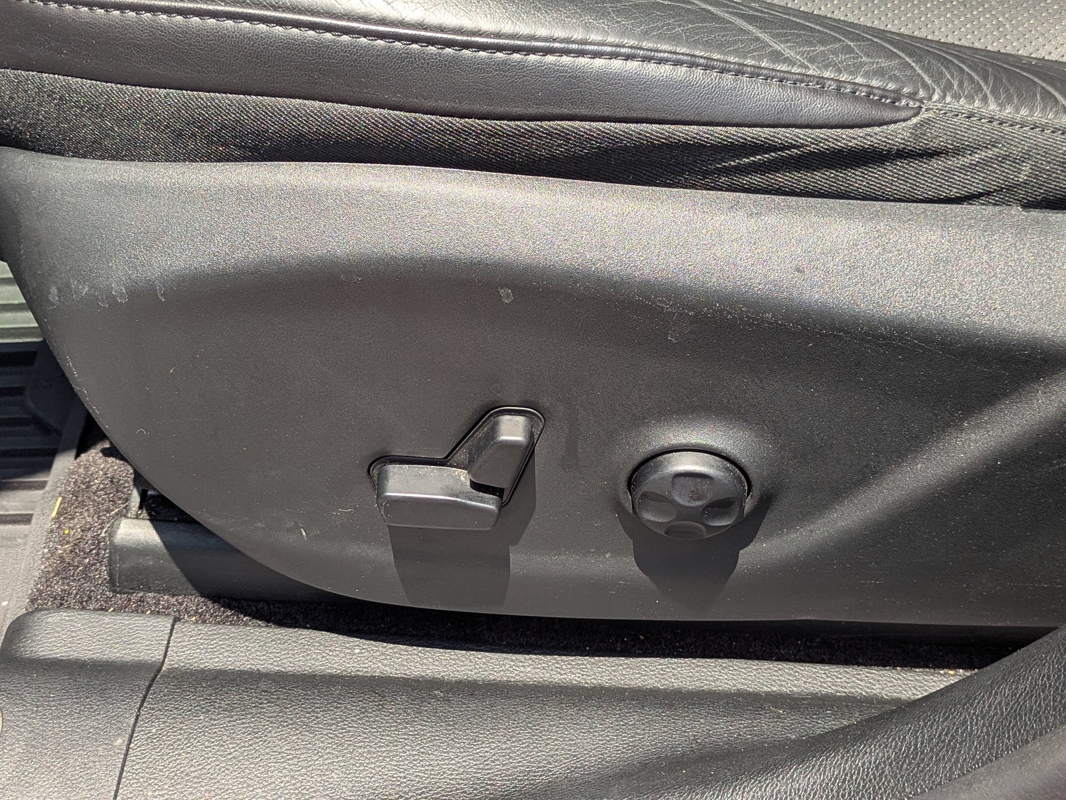 Used 2019 Jeep Cherokee Limited AWD/4WD image 13