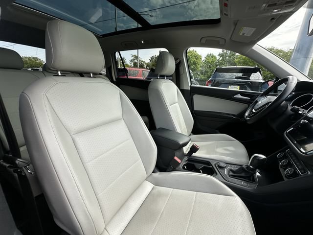 Used 2018 Volkswagen Tiguan SEL AWD/4WD image 35