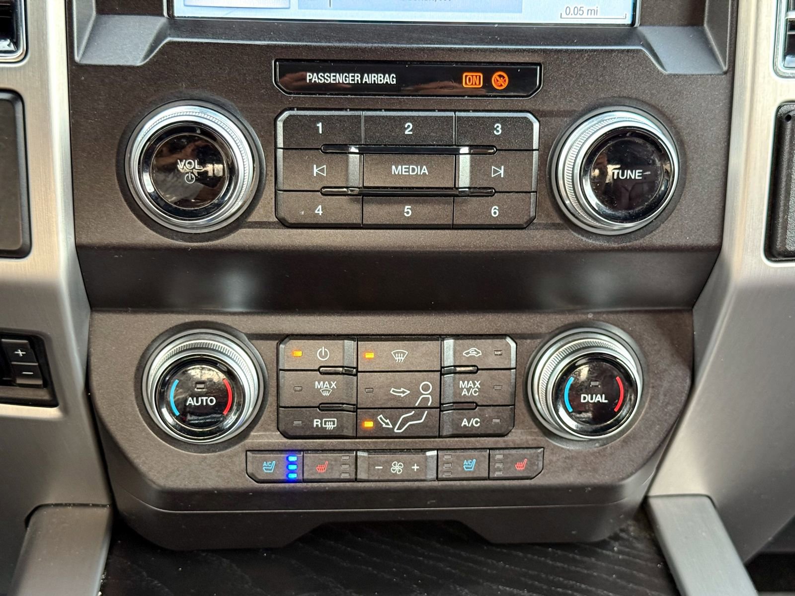 Certified 2019 Ford F250 Platinum w/ Platinum Ultimate Package image 29