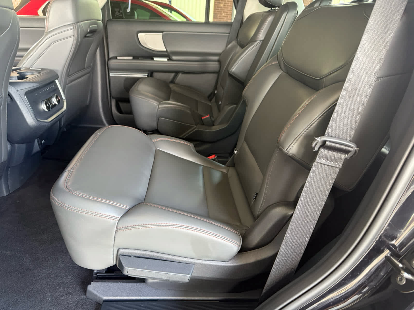 Certified 2025 Ford Expedition Active AWD/4WD image 5