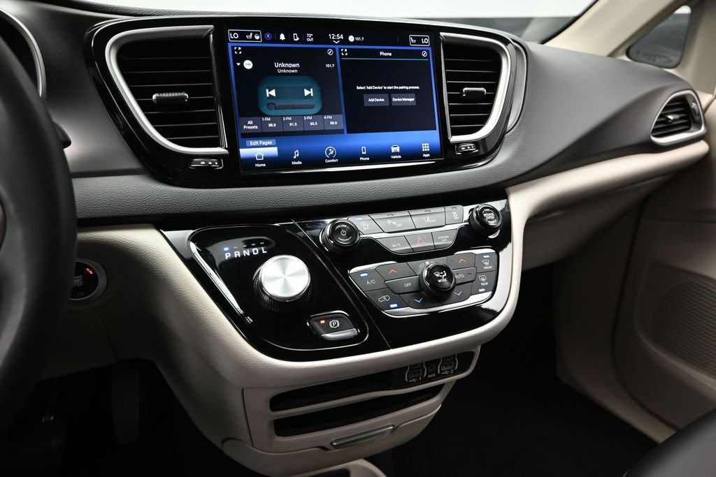 Used 2024 Chrysler Pacifica Touring-L FWD image 40
