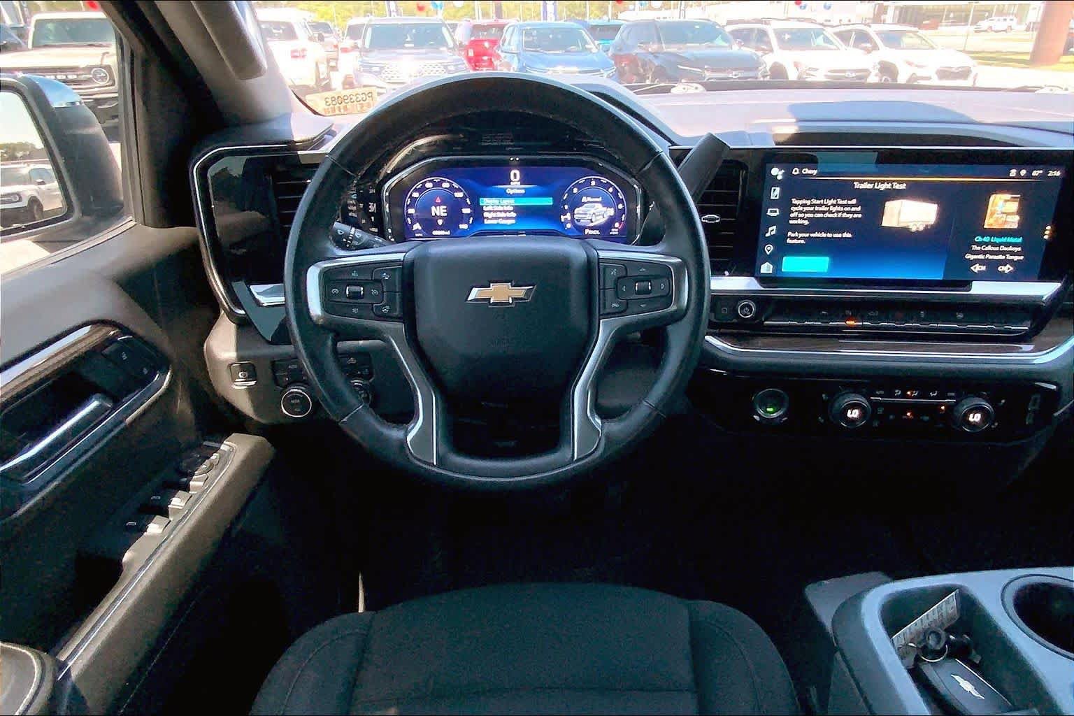 Used 2023 Chevrolet Silverado 1500 LT w/ Protection Package AWD/4WD image 6