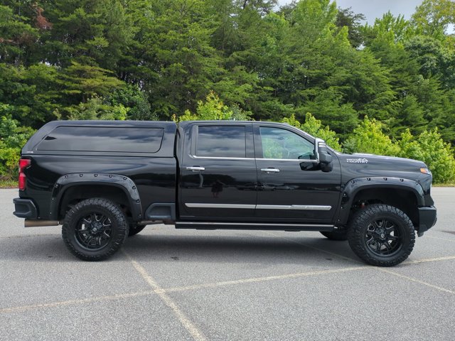Used 2024 Chevrolet Silverado 2500 High Country w/ High Country Premium Package AWD/4WD image 3