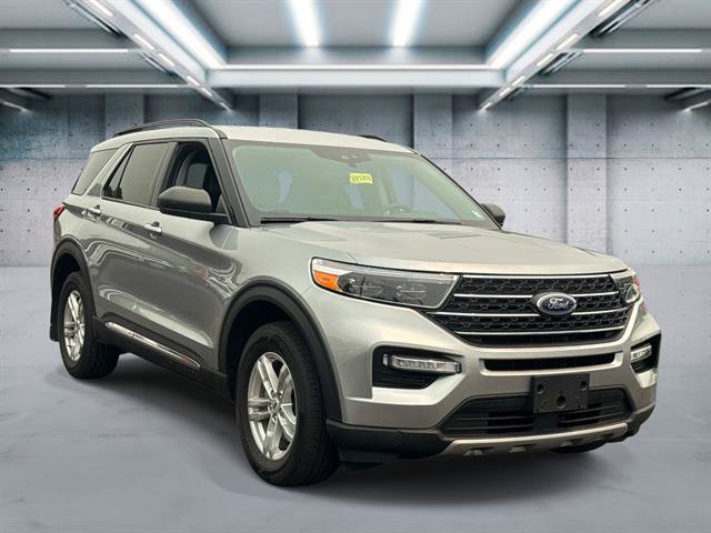 Certified 2023 Ford Explorer XLT w/ Equipment Group 202A AWD/4WD image 3
