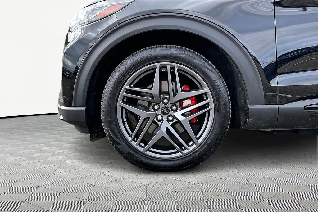 Certified 2025 Ford Explorer ST image 11