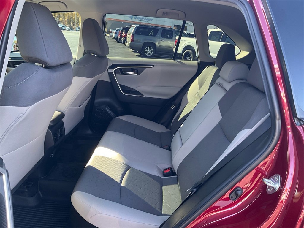 Used 2022 Toyota RAV4 XLE image 12