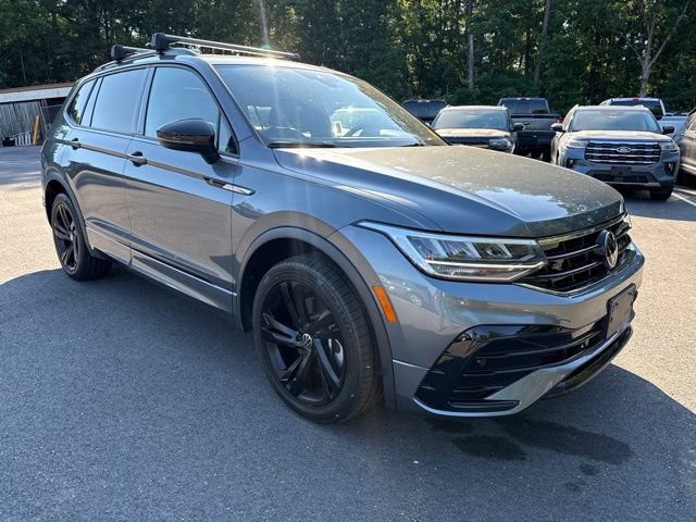 Used 2024 Volkswagen Tiguan SE R-Line FWD image 7