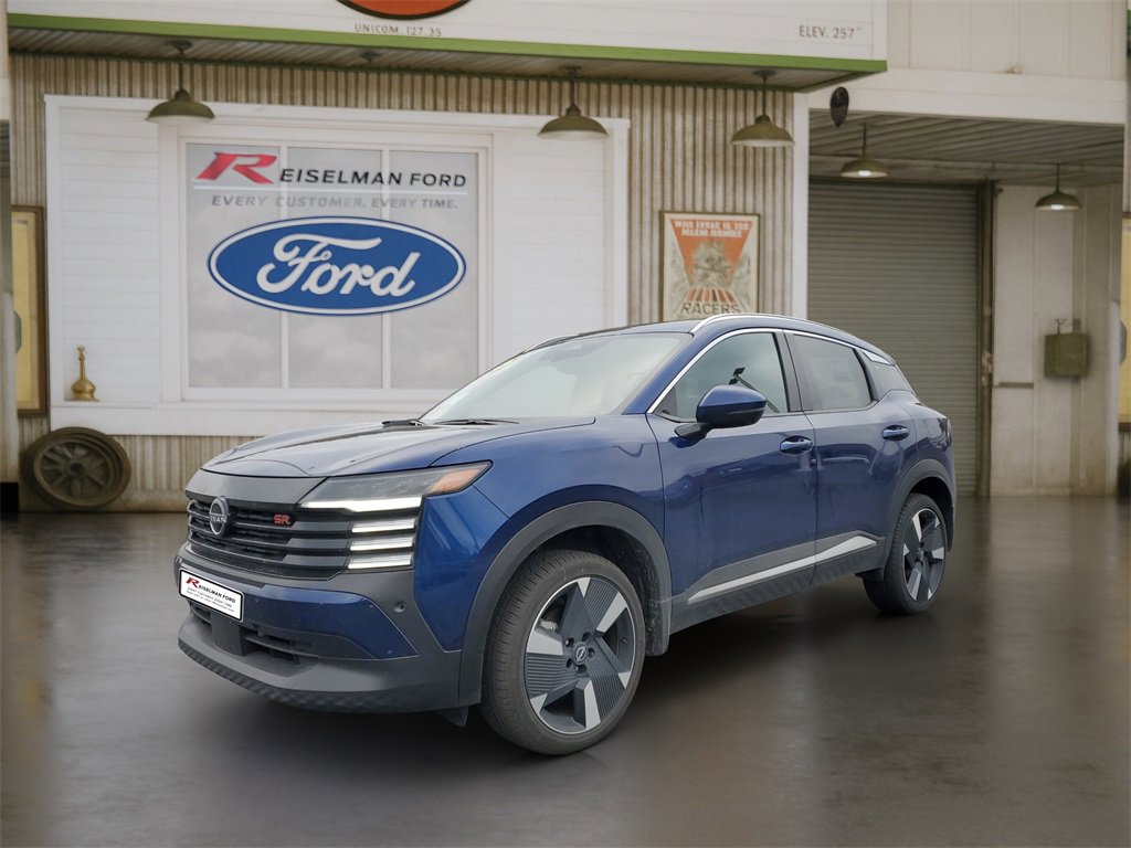 Used 2025 Nissan Kicks SR image 2