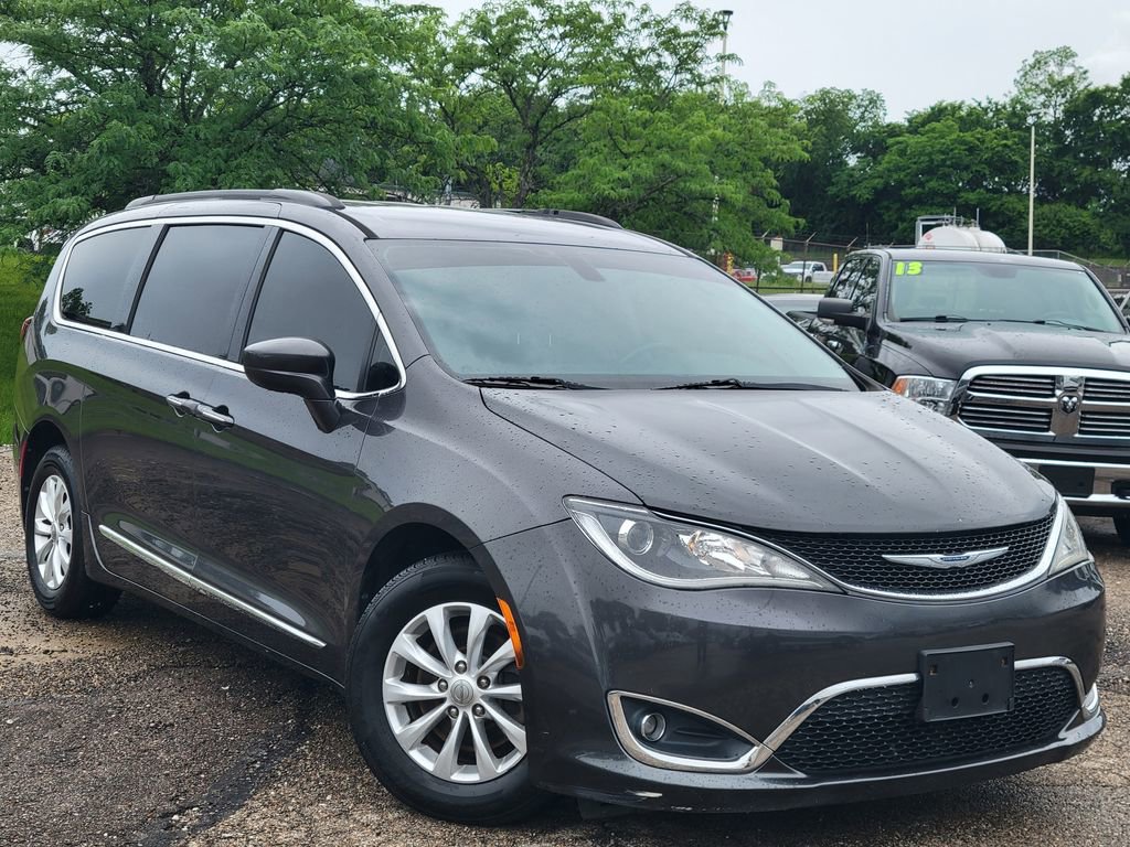 Used 2017 Chrysler Pacifica Touring-L FWD image 30