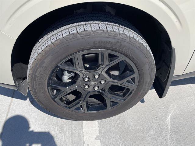 Certified 2025 Ford Maverick XLT w/ Black Appearance Package AWD/4WD image 10