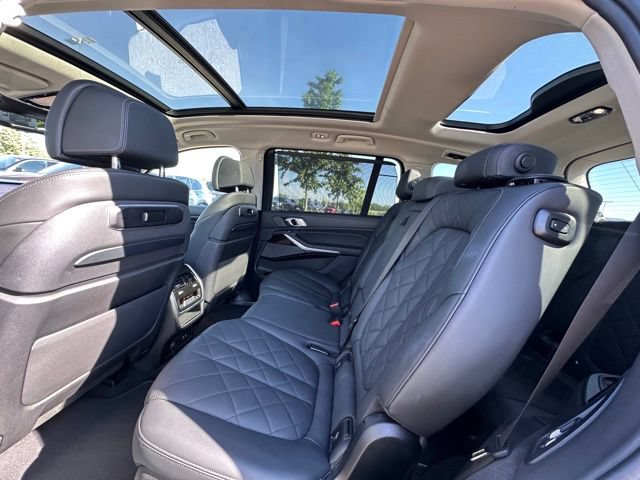 Used 2024 BMW X7 xDrive40i AWD/4WD image 16