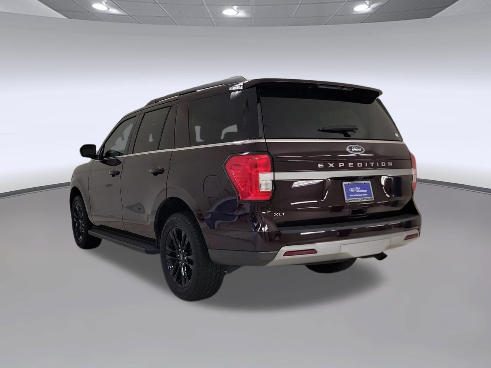 Certified 2024 Ford Expedition XLT RWD image 3