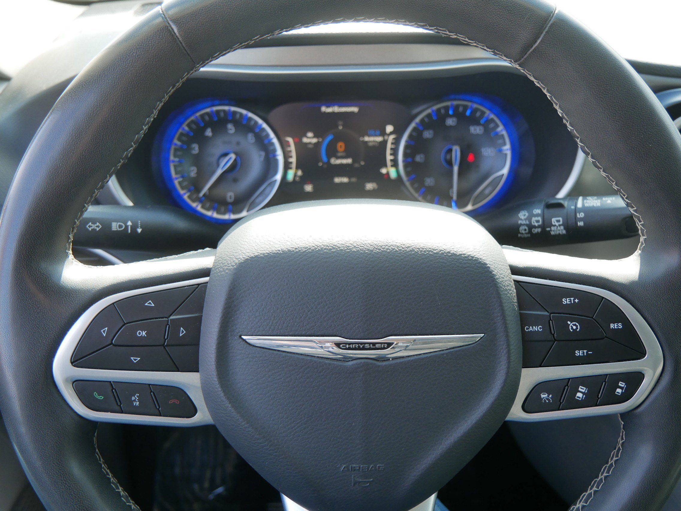 Used 2022 Chrysler Pacifica Touring-L image 25