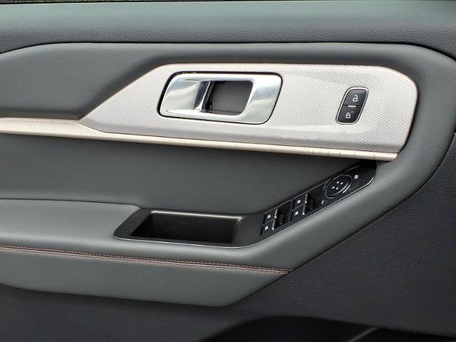 Certified 2025 Ford Explorer Active AWD/4WD image 19