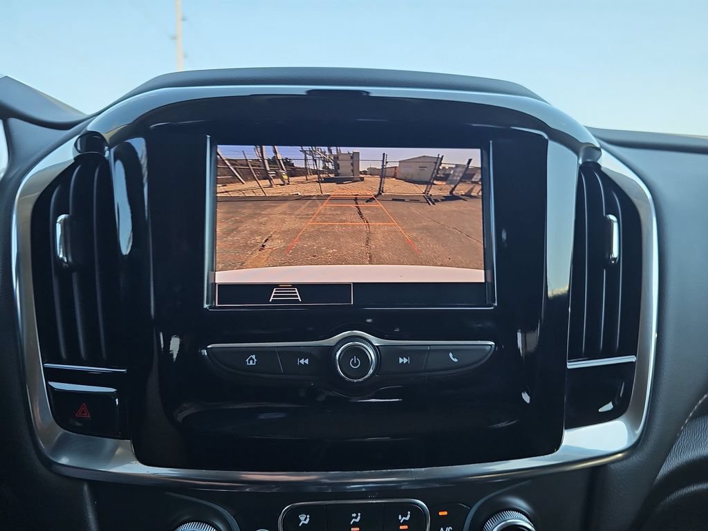 Used 2021 Chevrolet Traverse LS FWD image 23