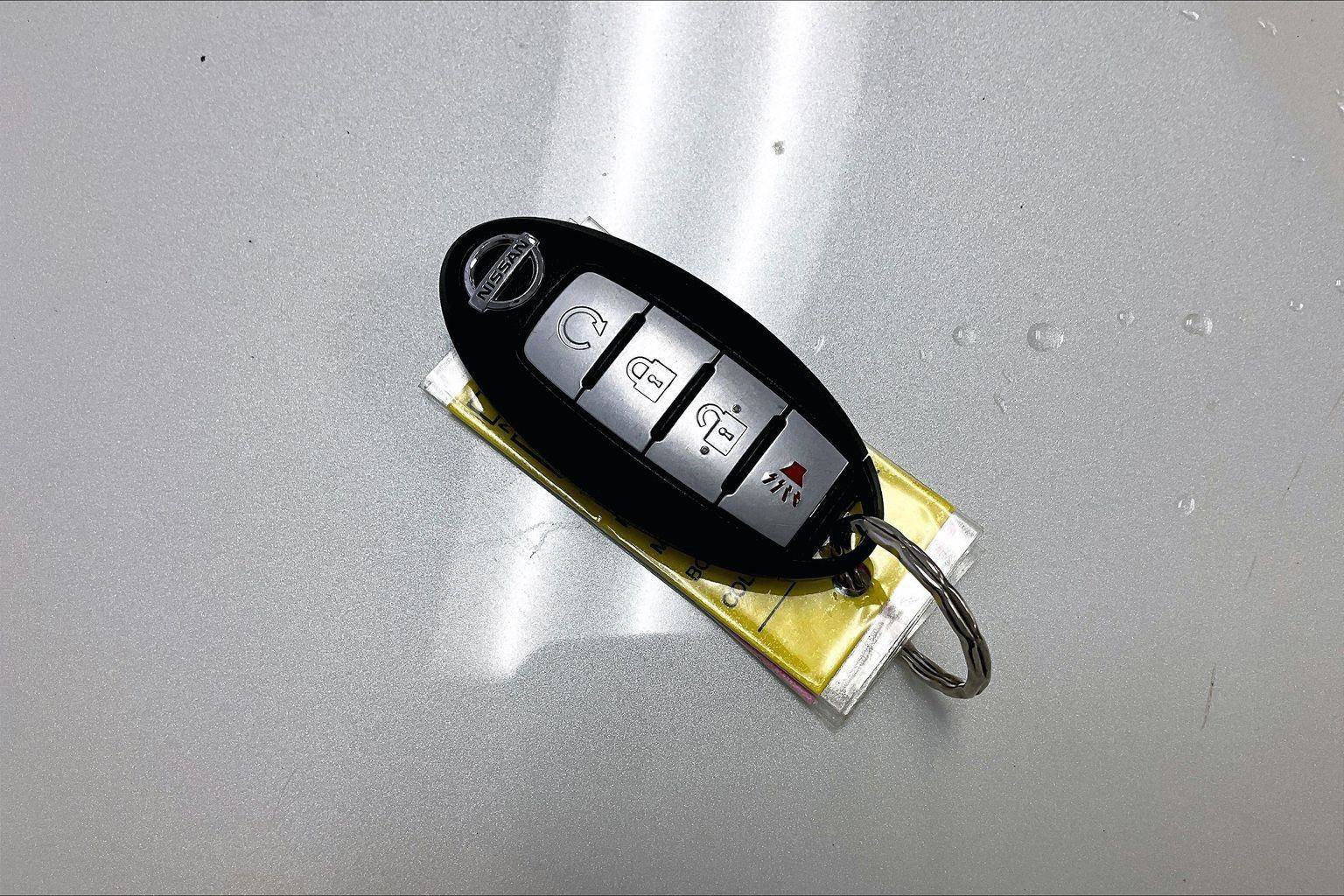 Used 2017 Nissan Rogue SV image 11