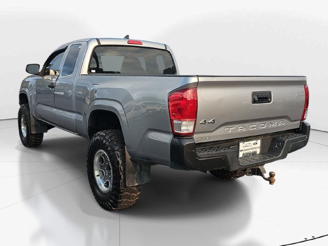 Used 2017 Toyota Tacoma SR AWD/4WD image 5